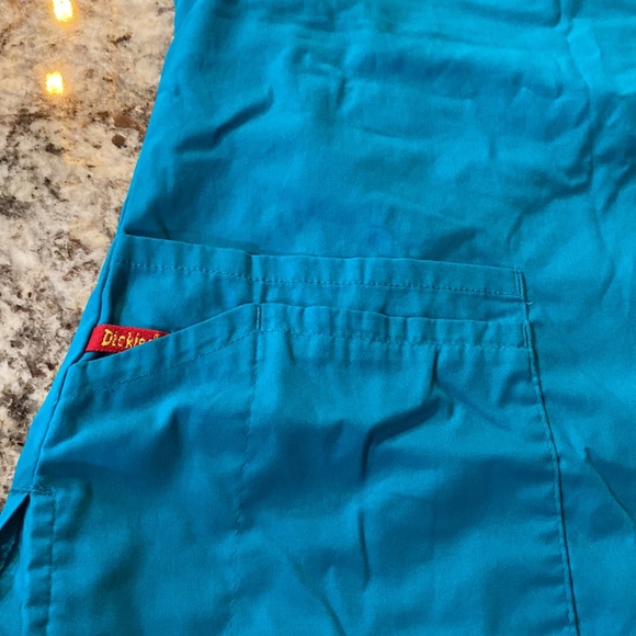 Dickies brand scrub top. Size M. Turquoise blue - Picture 2 of 4